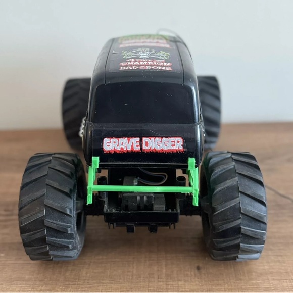 New Bright Remote Control Grave Digger Monster Truck No Remote Untested As Is - Picture 3 of 9